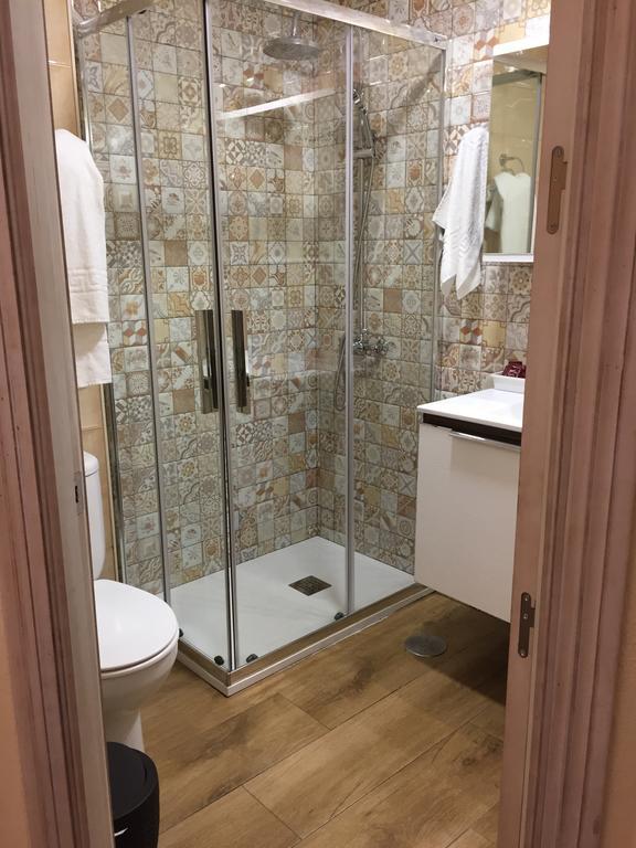 קוניל דה לה פרונטרה Hostal Lojo מראה חיצוני תמונה