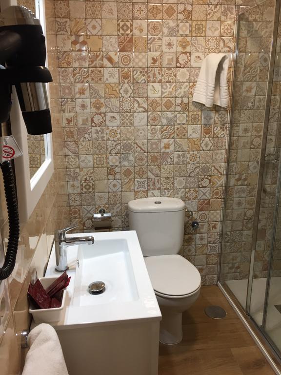 קוניל דה לה פרונטרה Hostal Lojo מראה חיצוני תמונה