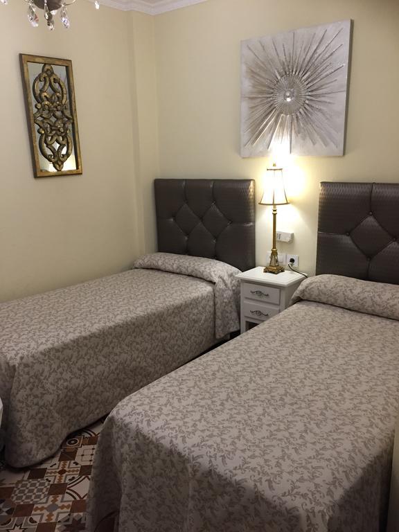 קוניל דה לה פרונטרה Hostal Lojo מראה חיצוני תמונה
