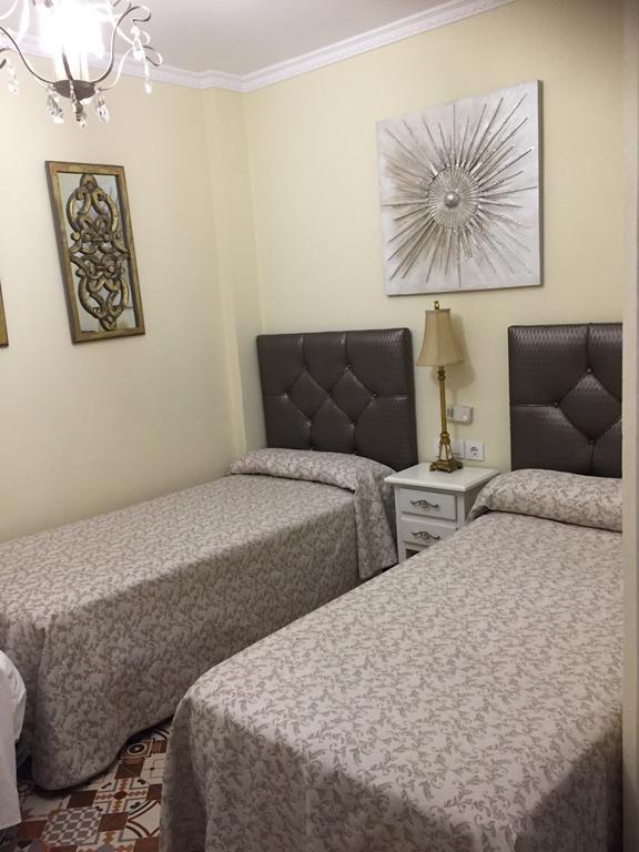 קוניל דה לה פרונטרה Hostal Lojo מראה חיצוני תמונה