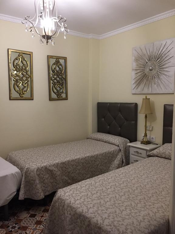 קוניל דה לה פרונטרה Hostal Lojo מראה חיצוני תמונה