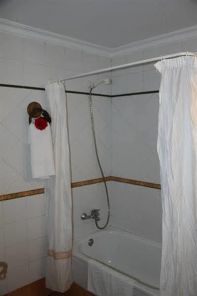 קוניל דה לה פרונטרה Hostal Lojo מראה חיצוני תמונה